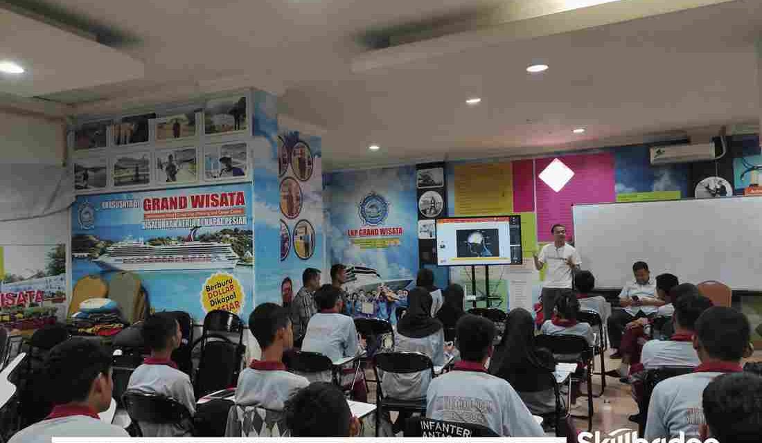 SkillBridge Berbagi Inspirasi di LKP Grand Wisata Cirebon