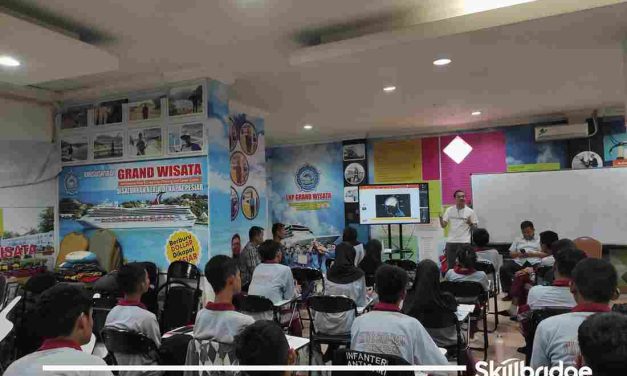 SkillBridge Berbagi Inspirasi di LKP Grand Wisata Cirebon